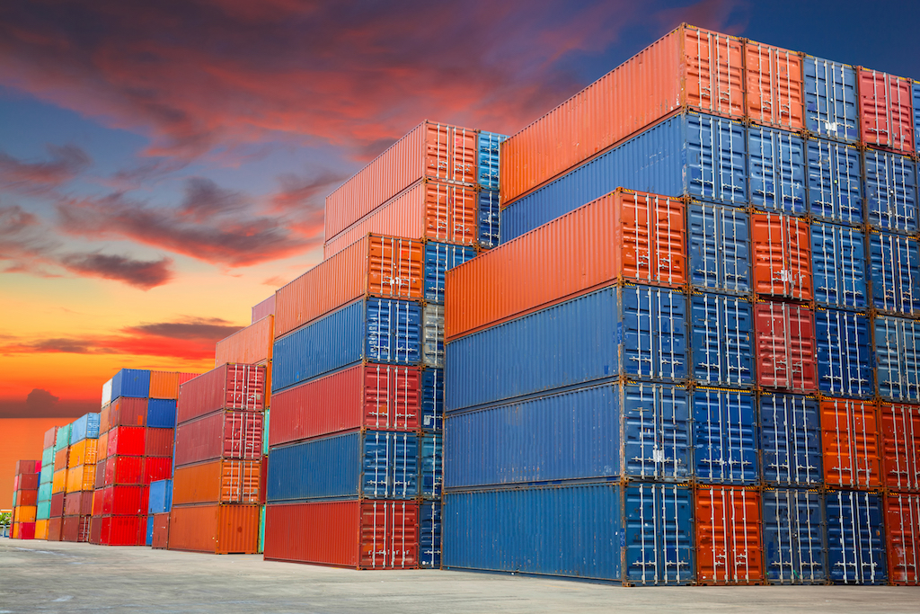 Cước phí vận chuyển container nội địa và quốc tế cạnh tranh
